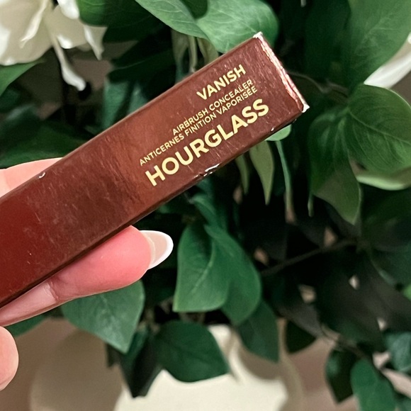 HOURGLASS • VANISH AIRBRUSH CONCEALER - UMBER 9 - Picture 1 of 5